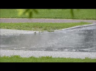 File:Averse de pluie.webm