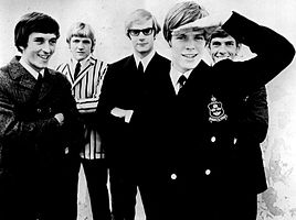 Herman's Hermits in 1968. From L-R: Keith Hopwood, Karl Green, Derek Leckenby, frontman Peter Noone, and Barry Whitwam