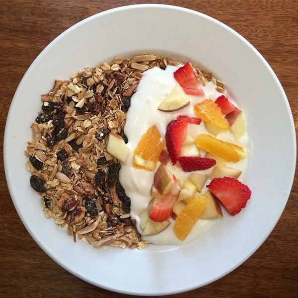 File:Granola, yogurt, fruit. (16696981528).jpg