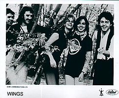 Wings, 1975. L–R: Joe English, Denny Laine, Linda McCartney, Jimmy McCulloch and Paul McCartney