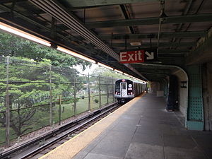 Wilson Av upper platform vc.jpg