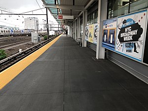 New Harrison PATH Station Newark Platform.jpg